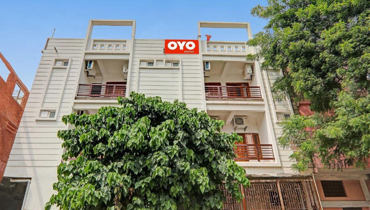 Super OYO Flagship 92273 Guest House Rr Inn