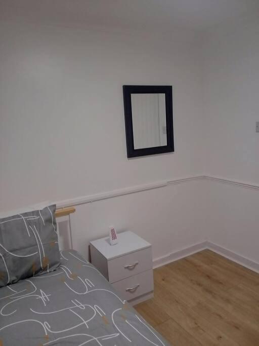 Big spacious 4 Bed House Romford London view 5
