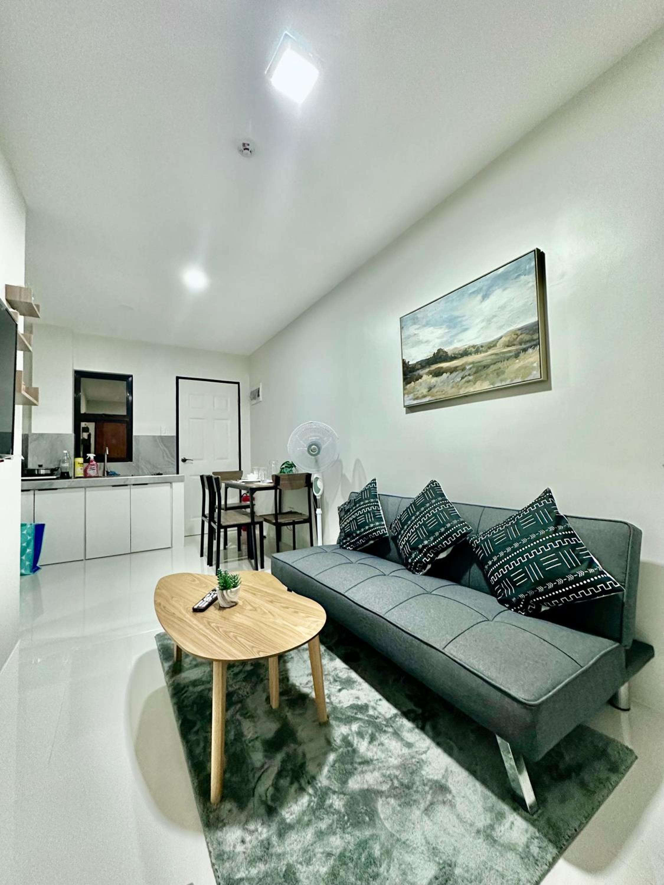 Modern Cozy Apartment 1 - Netflix & Free Parking view 2