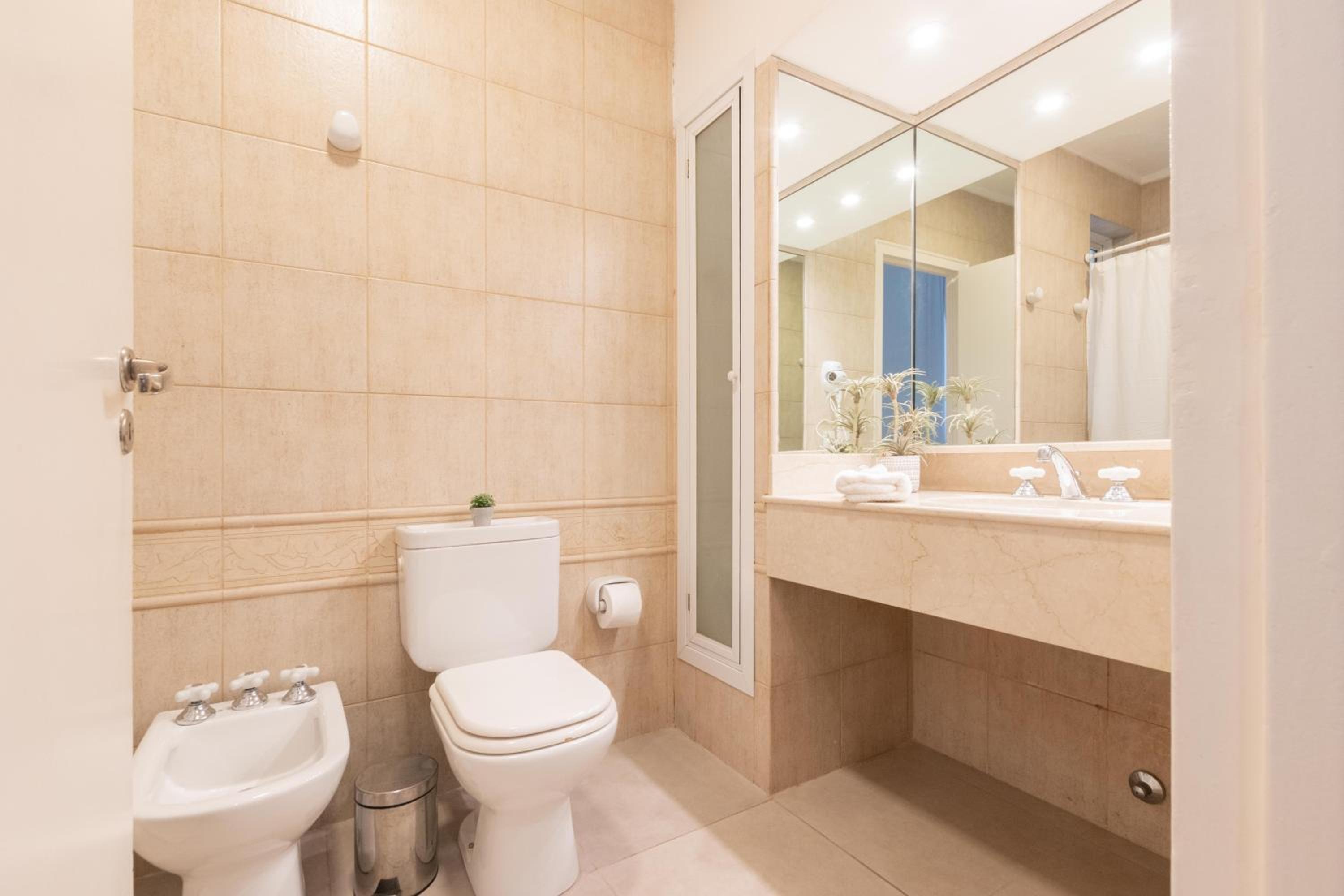 Fliphaus Ayacucho 1800 - 2 Bd En-suite Recoleta