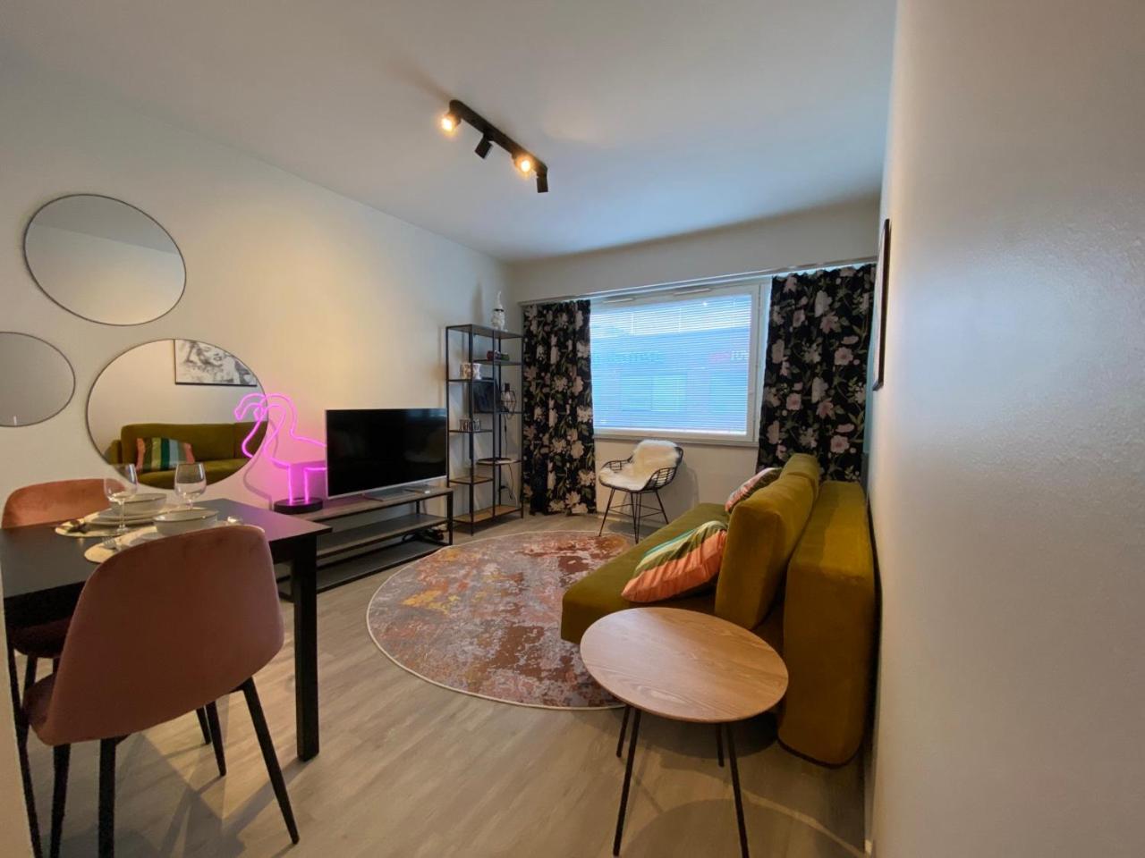 Funky City Apartment By Lapland Host