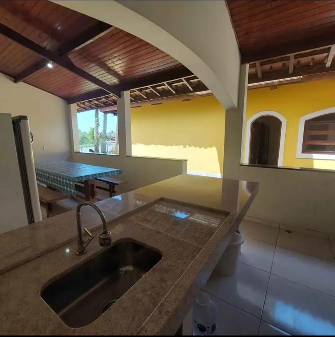 Charmosa Casa com 06 suítes na praia, beira rio Juqueriquere com rampa para barcos e jet sky