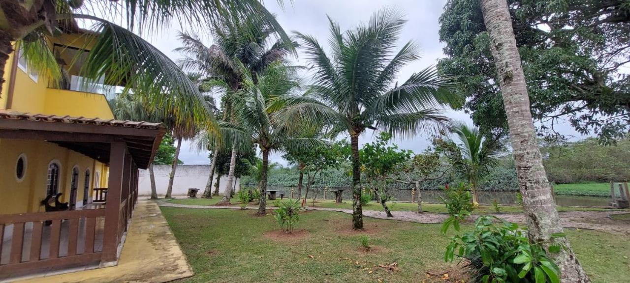 Charmosa Casa com 06 suítes na praia, beira rio Juqueriquere com rampa para barcos e jet sky