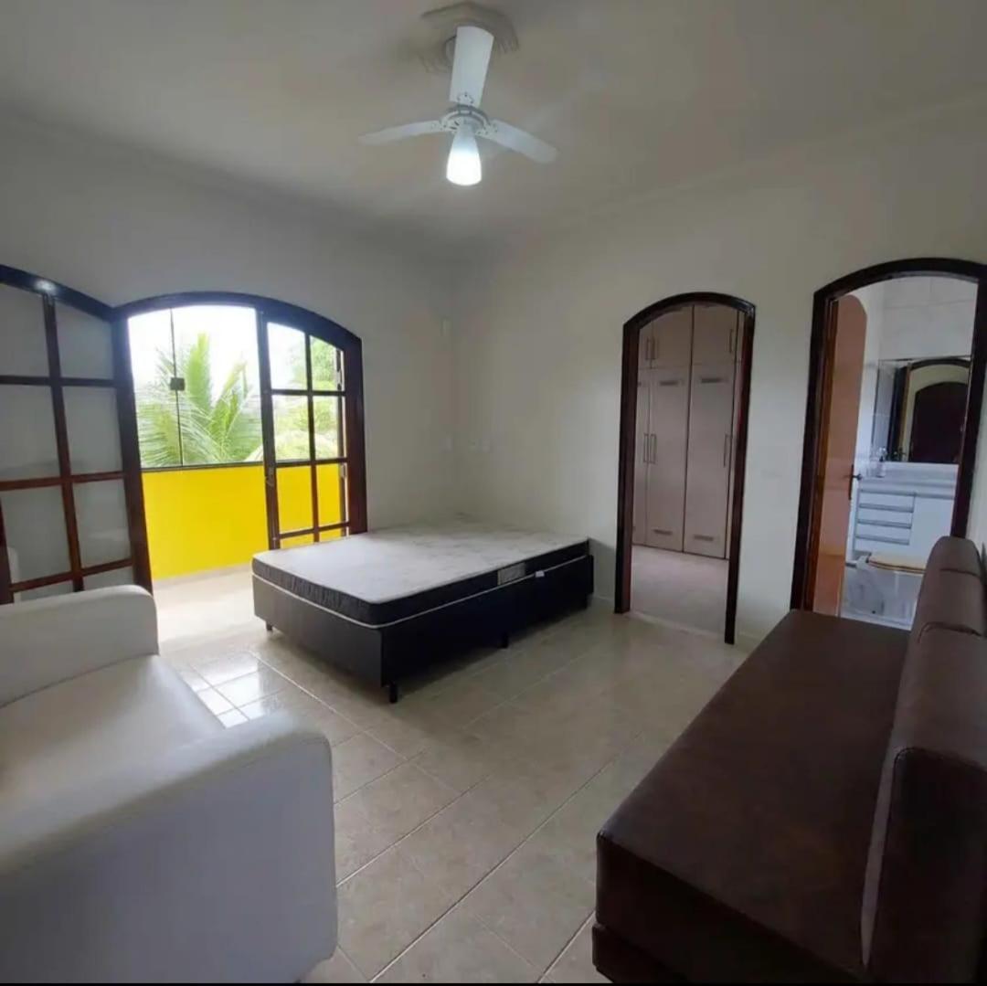 Charmosa Casa com 06 suítes na praia, beira rio Juqueriquere com rampa para barcos e jet sky