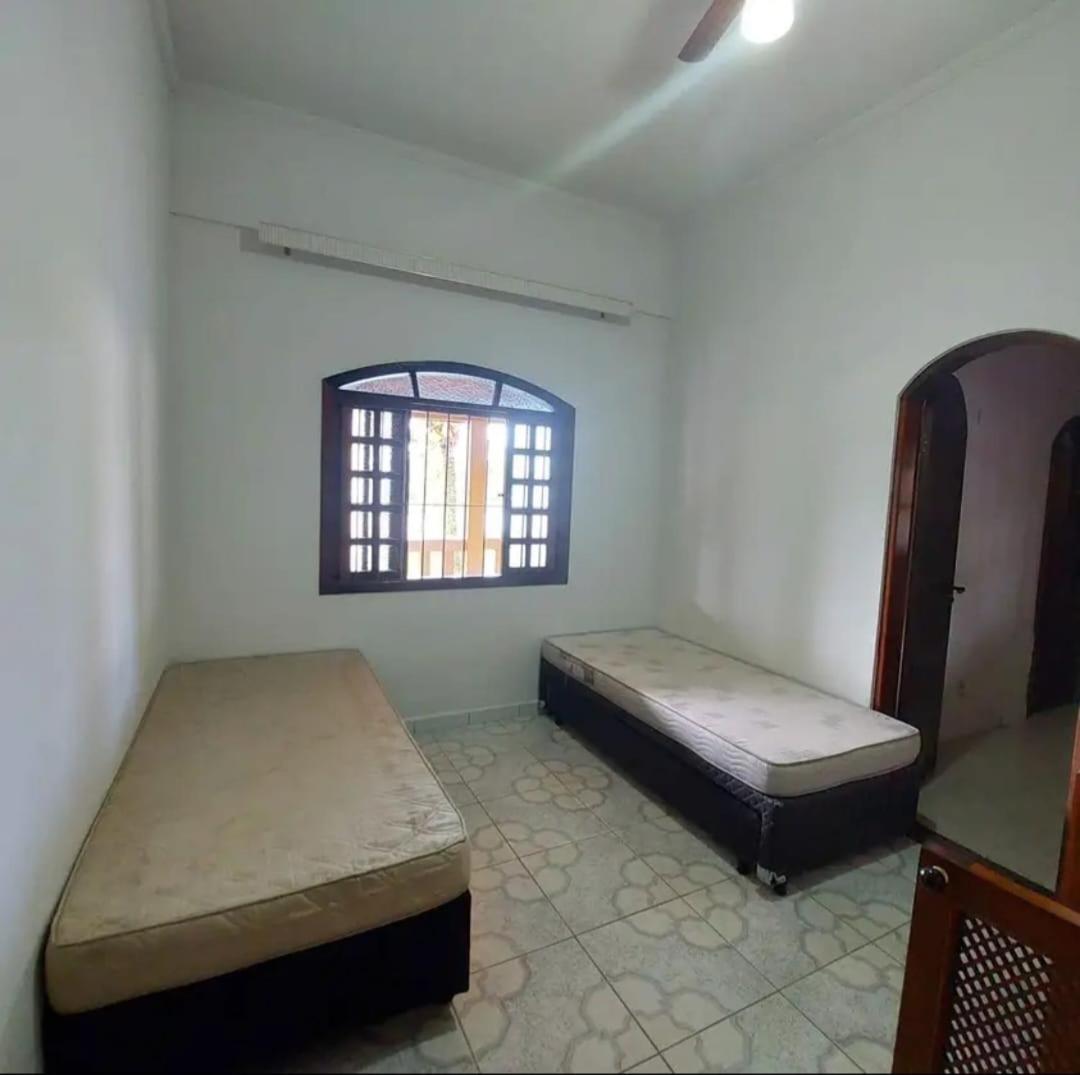 Charmosa Casa com 06 suítes na praia, beira rio Juqueriquere com rampa para barcos e jet sky