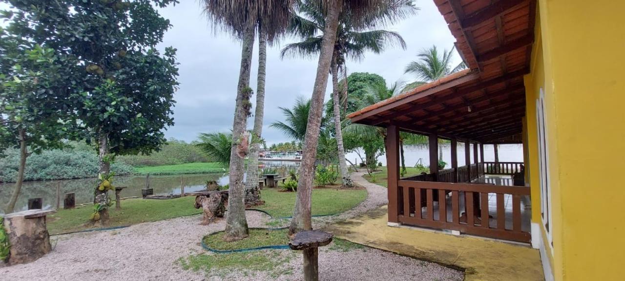 Charmosa Casa com 06 suítes na praia, beira rio Juqueriquere com rampa para barcos e jet sky