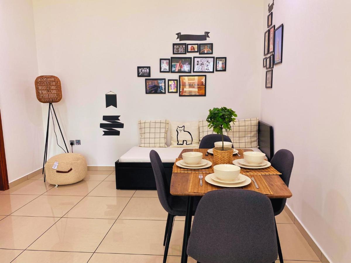 Lovely Dubai Marina Apt - Partial Sea view