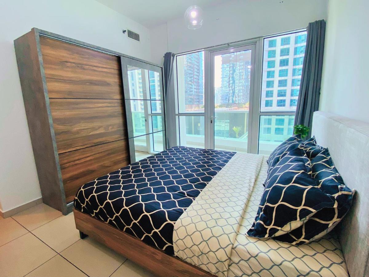 Lovely Dubai Marina Apt - Partial Sea view