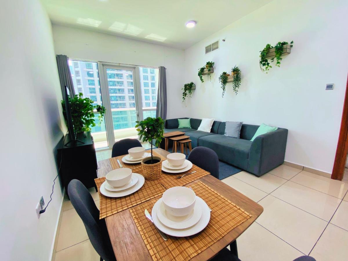 Lovely Dubai Marina Apt - Partial Sea view