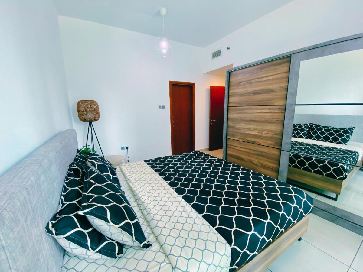 Lovely Dubai Marina Apt - Partial Sea view