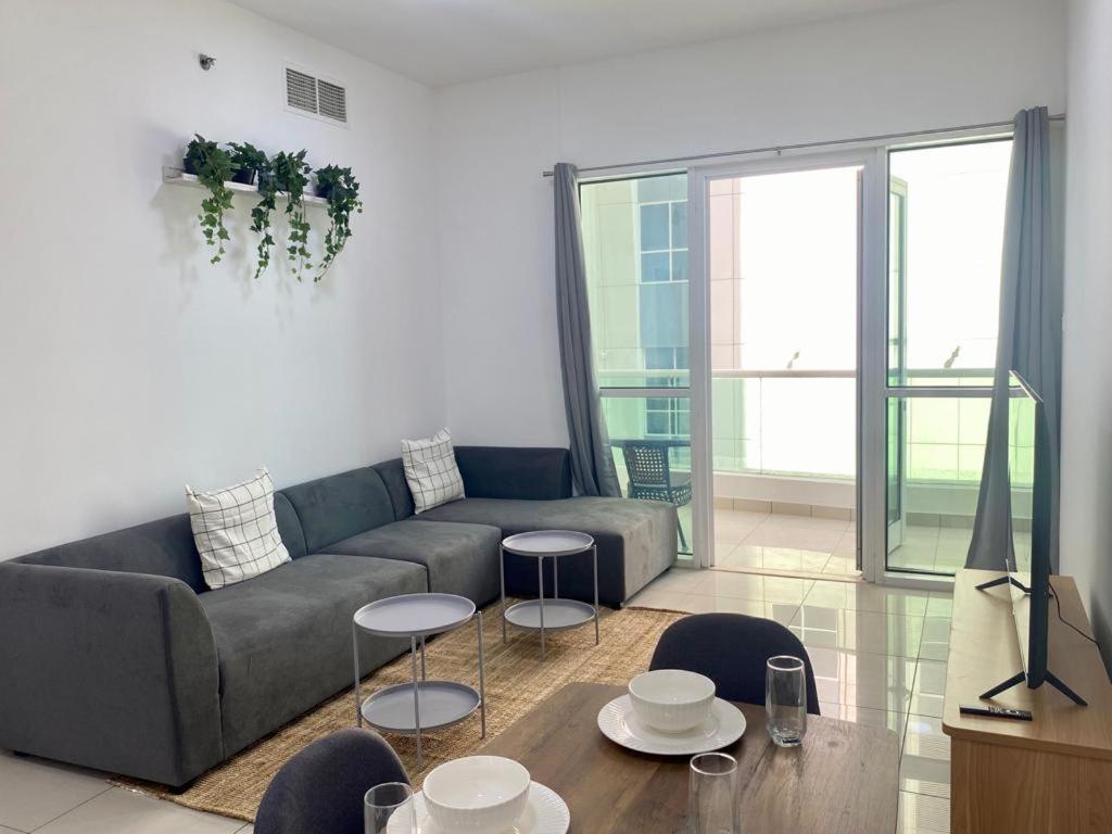 Lovely Dubai Marina Apt - Partial Sea view