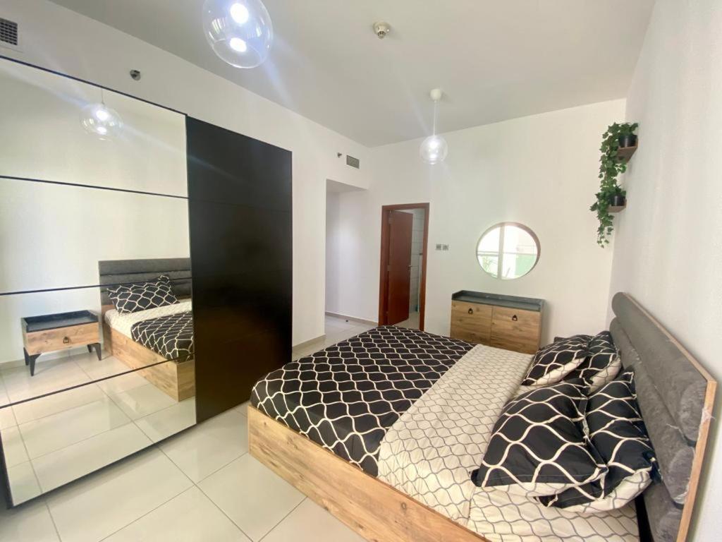 Lovely Dubai Marina Apt - Partial Sea view