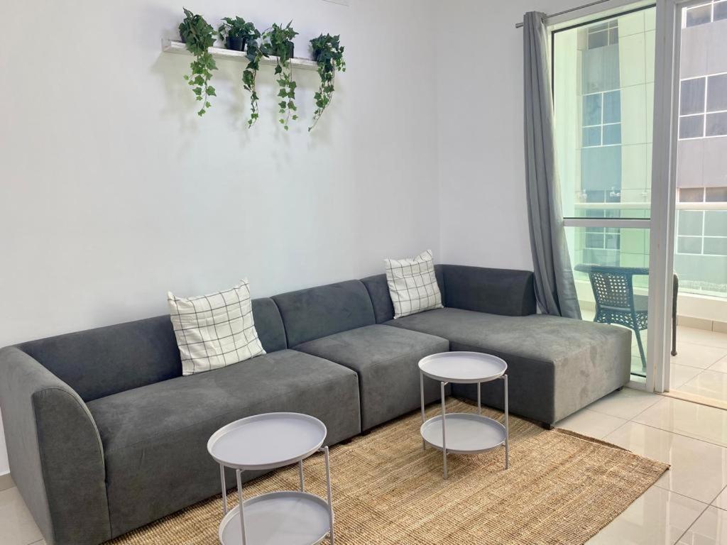 Lovely Dubai Marina Apt - Partial Sea view
