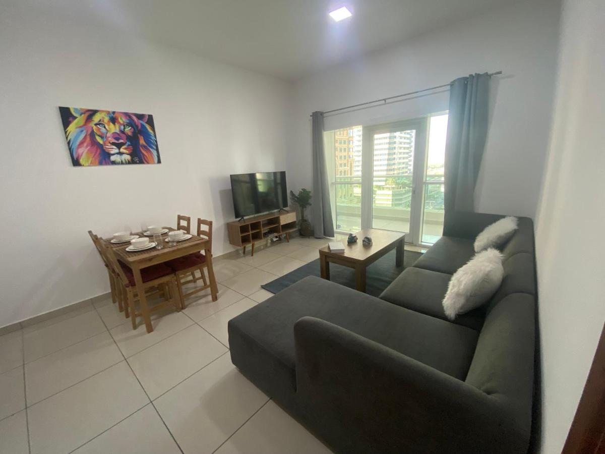 Lovely Dubai Marina Apt - Partial Sea view