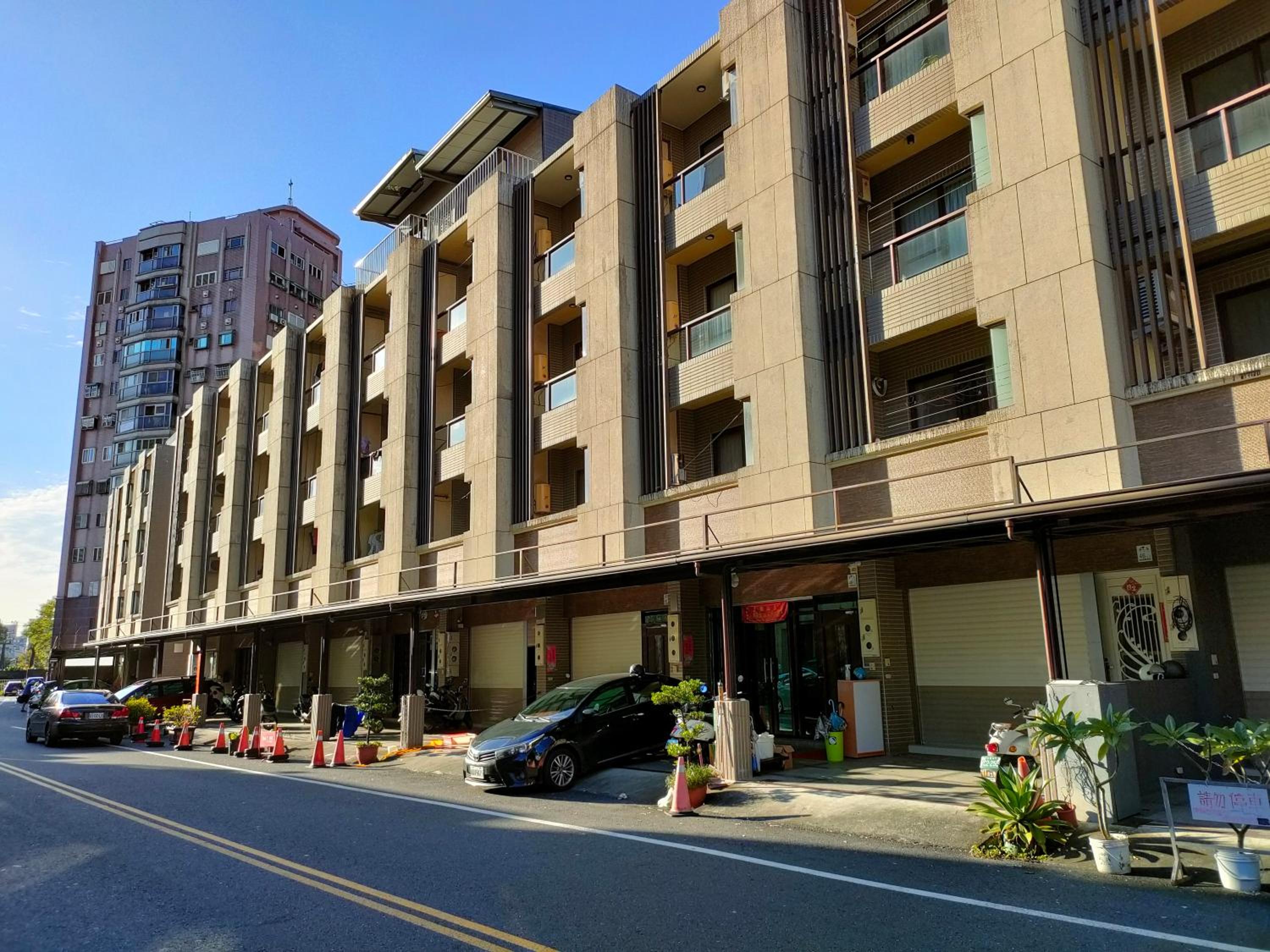 愛慕蘭Adore Yilan出差可報帳免費車位預約火車站400公尺轉運站650公尺羅東夜市900多公尺走捷徑