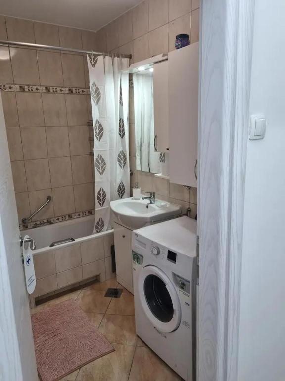 Near Main Bus Station Cozy Apartment Sofi Perfect for Any Stay view 3