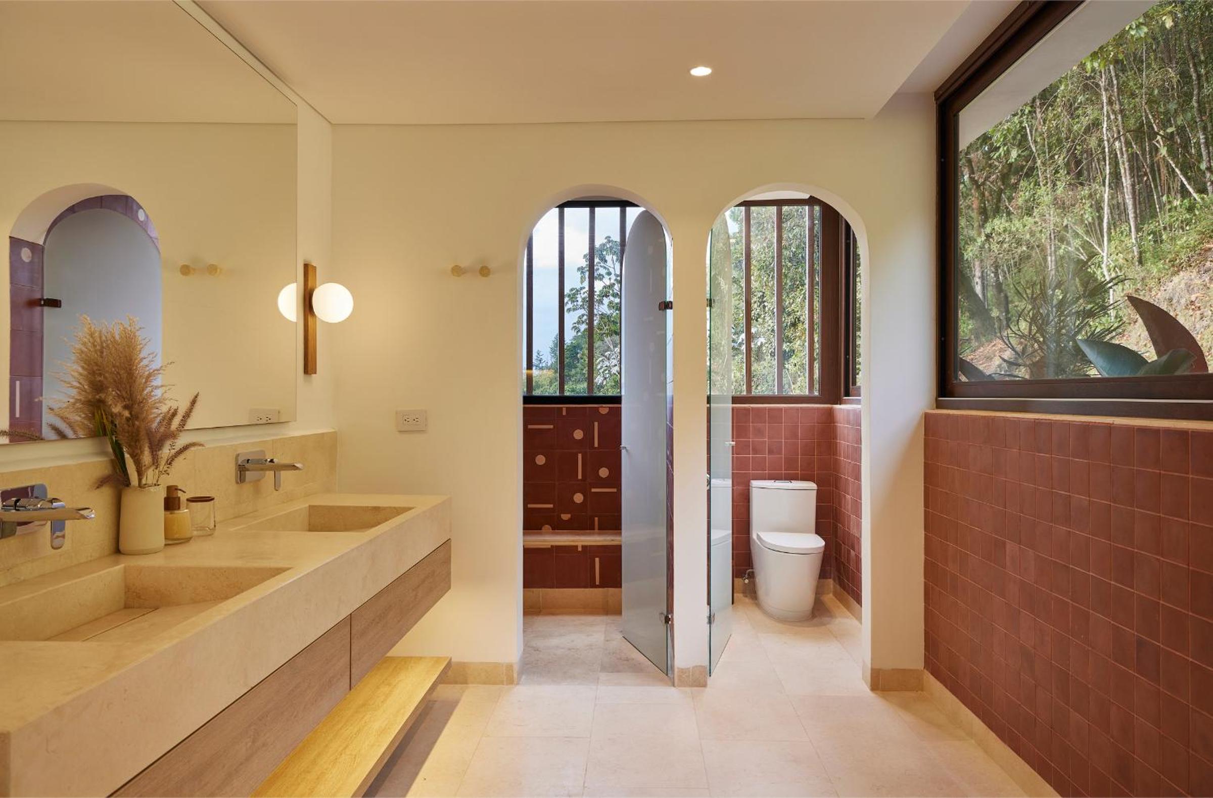 Hilltop Enchanting Villa with Stunning Views & Jacuzzi