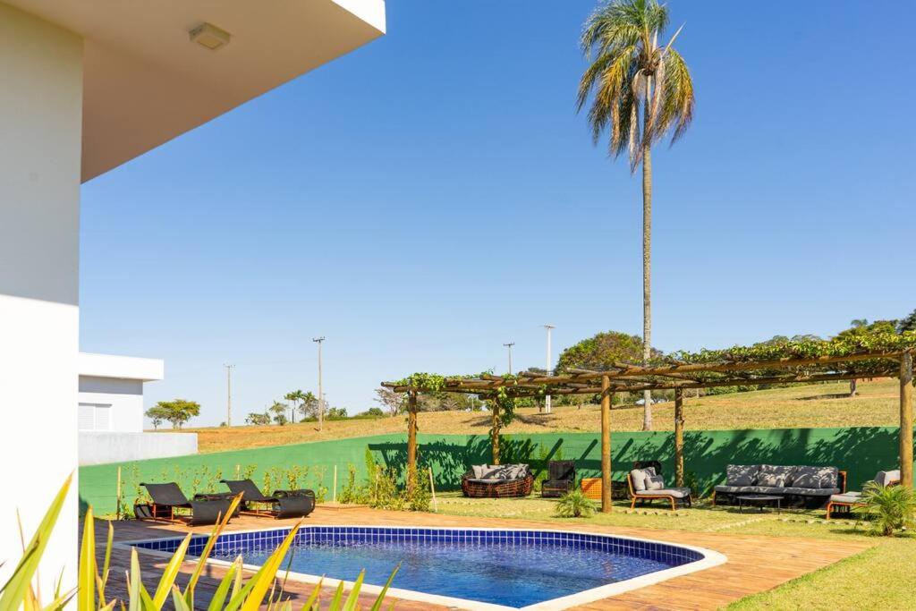 Casa alto padrão as margens da represa de Avaré.