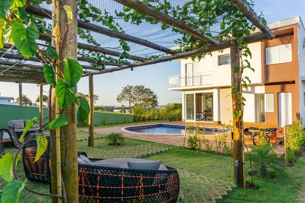 Casa alto padrão as margens da represa de Avaré.