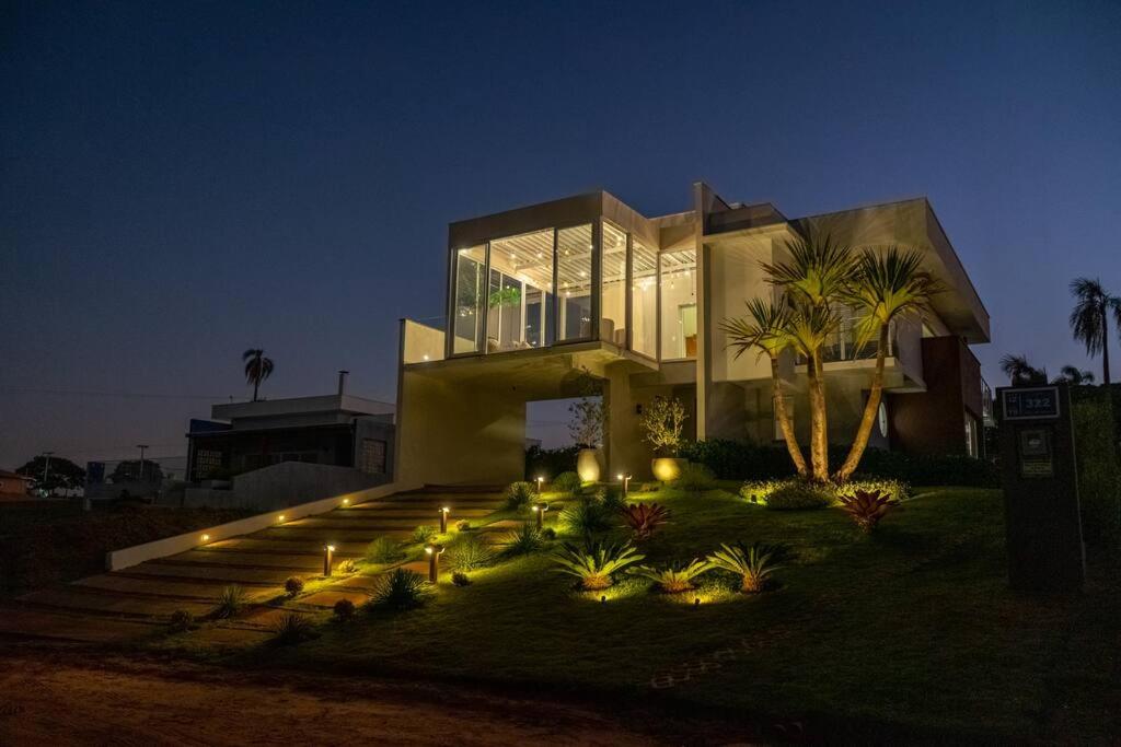 Casa alto padrão as margens da represa de Avaré.