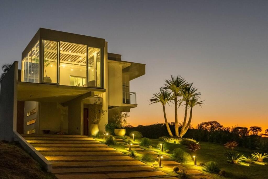 Casa alto padrão as margens da represa de Avaré.