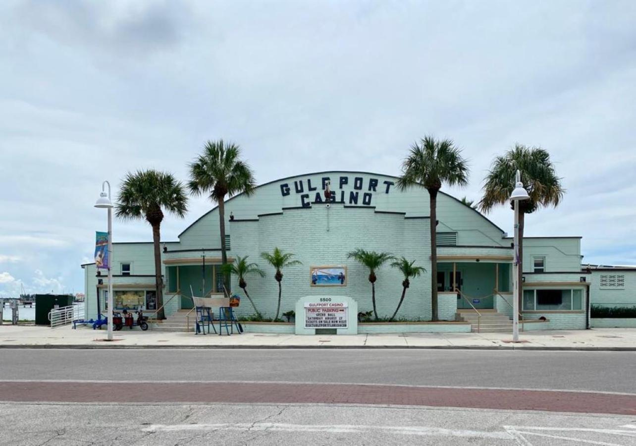 Lovely vacation home 1 block from beach & downtown Gulfport view 5