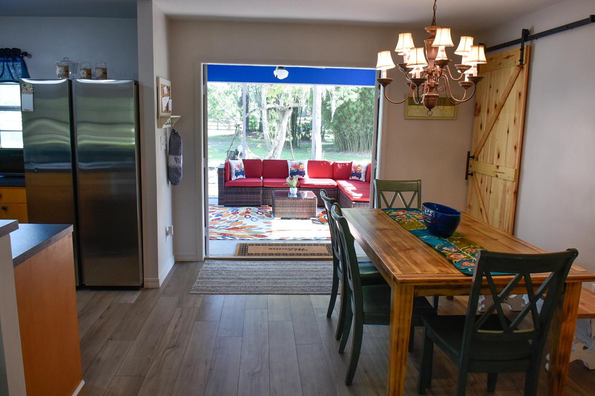 Luxurious Farm House 63 Acres view 5