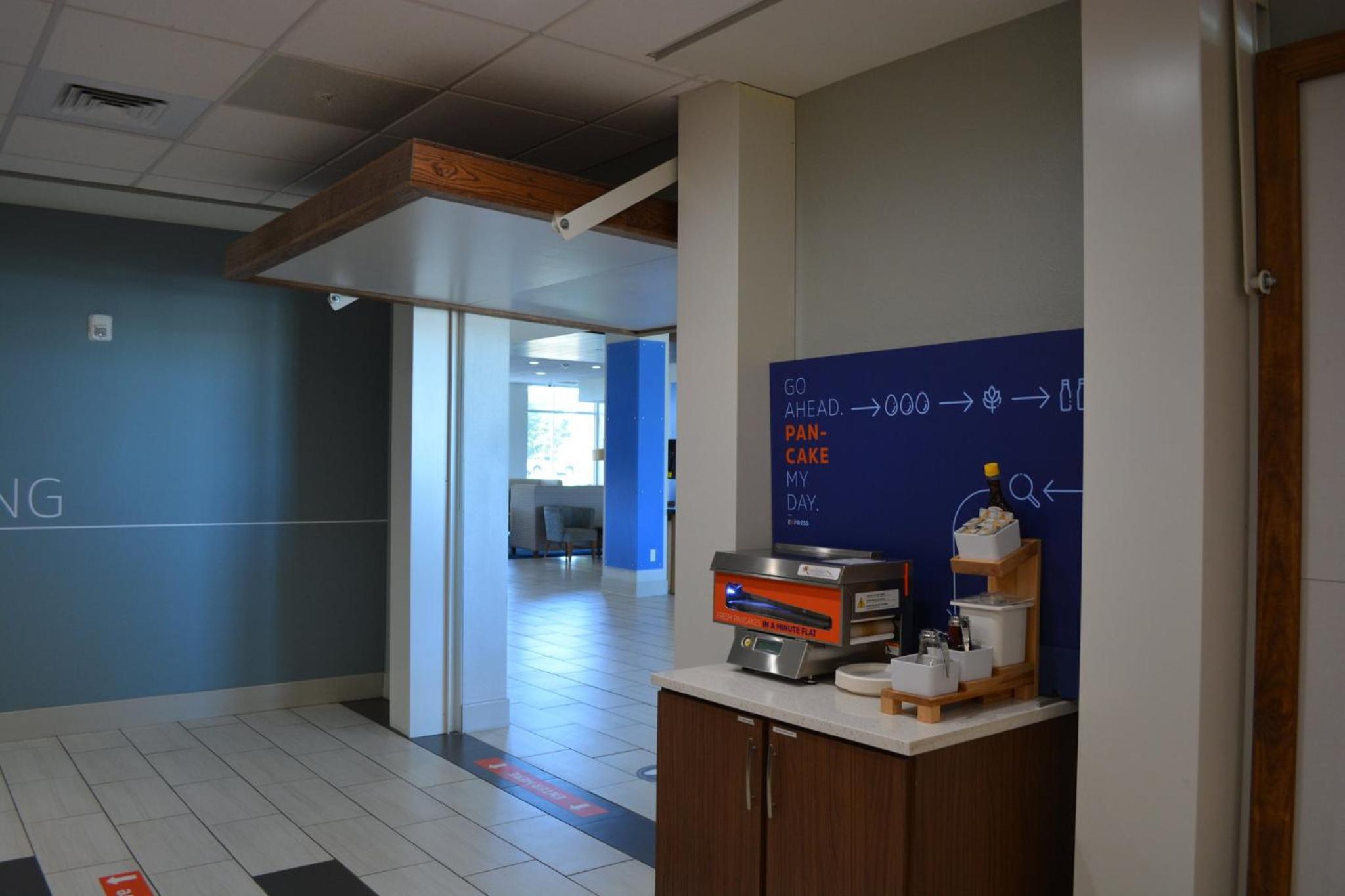 Liberal Vacations - Holiday Inn Express  Suites - Liberal, an IHG Hotel - Property Image 11