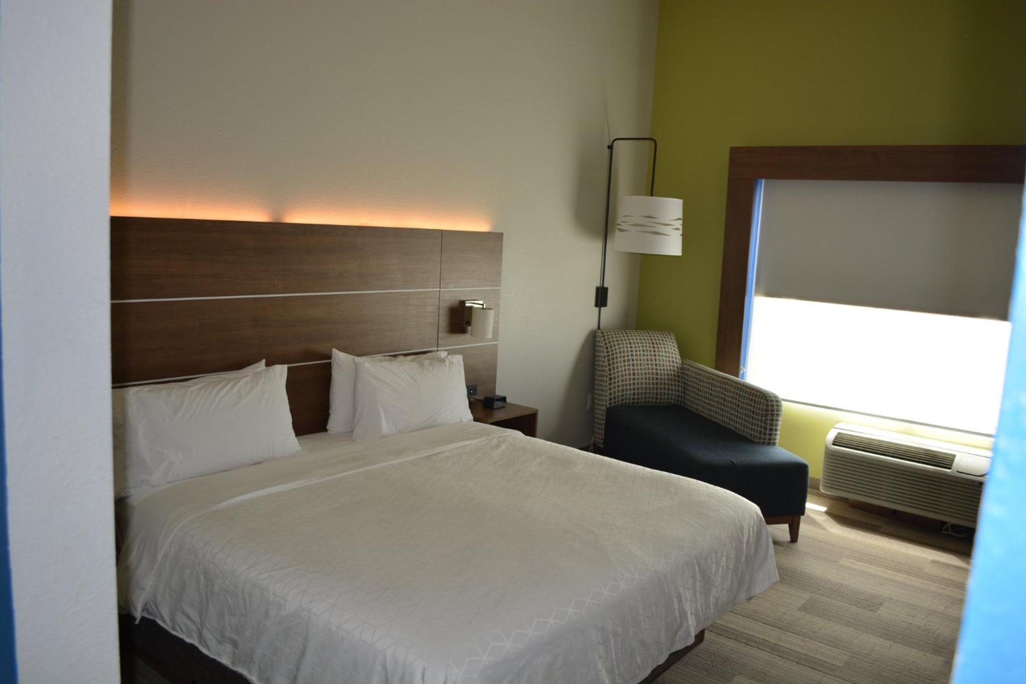 Liberal Vacations - Holiday Inn Express  Suites - Liberal, an IHG Hotel - Property Image 33