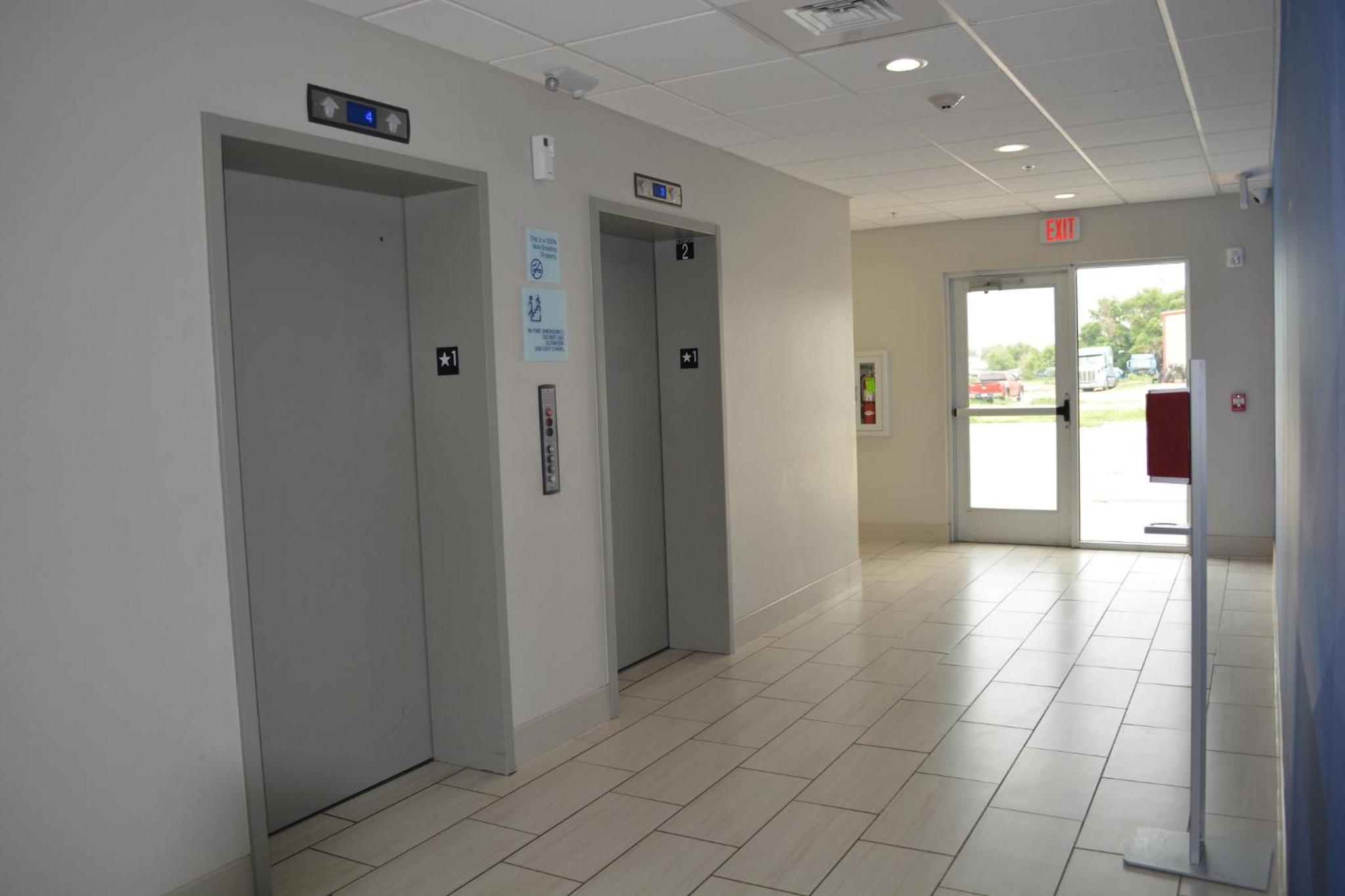 Liberal Vacations - Holiday Inn Express  Suites - Liberal, an IHG Hotel - Property Image 36