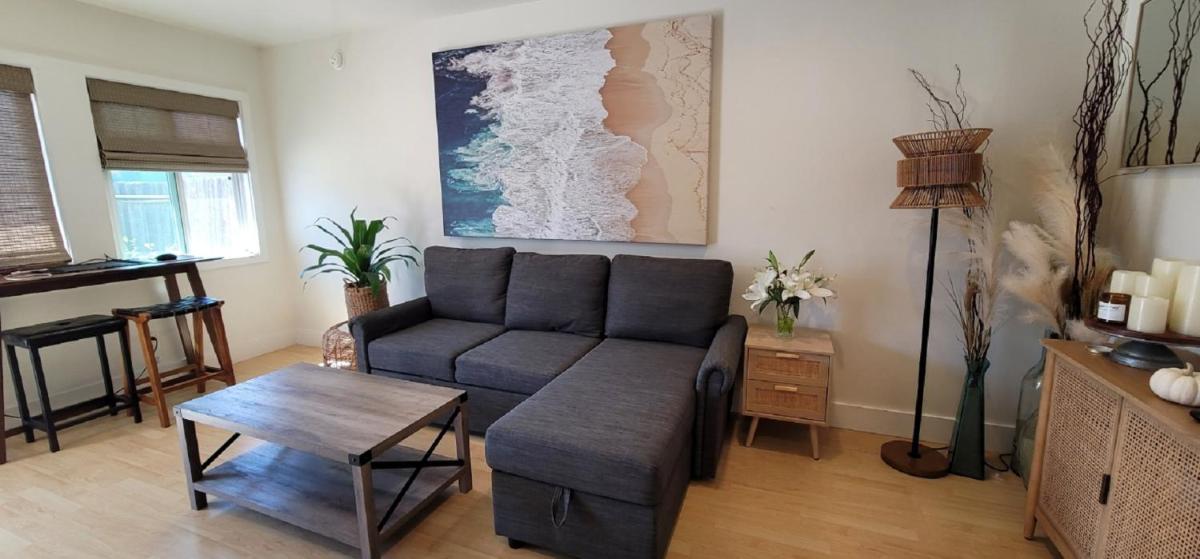 Quaint 2 bed/1 bath unit located in The Dunes view 2