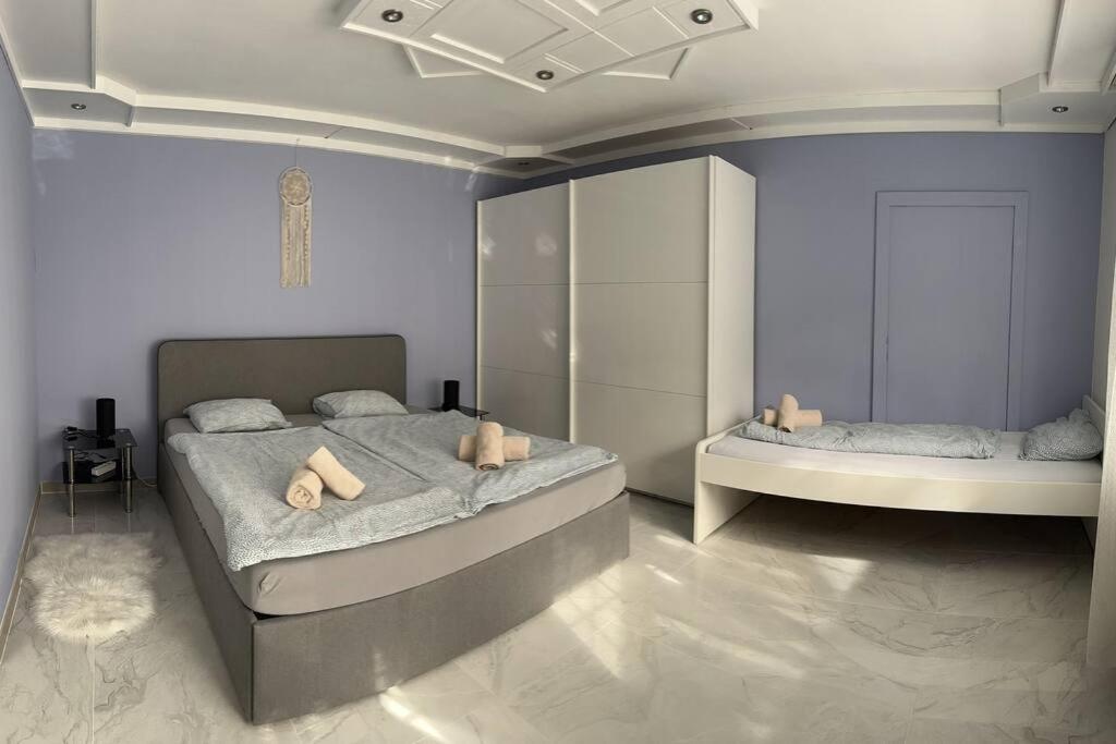 Outlet Center House, Pool-Jacuzzi-Garden-Sundeck