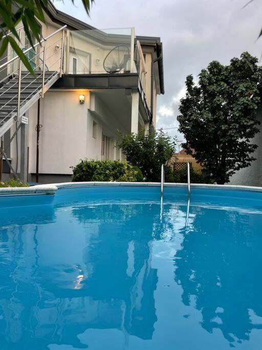 Outlet Center House, Pool-Jacuzzi-Garden-Sundeck