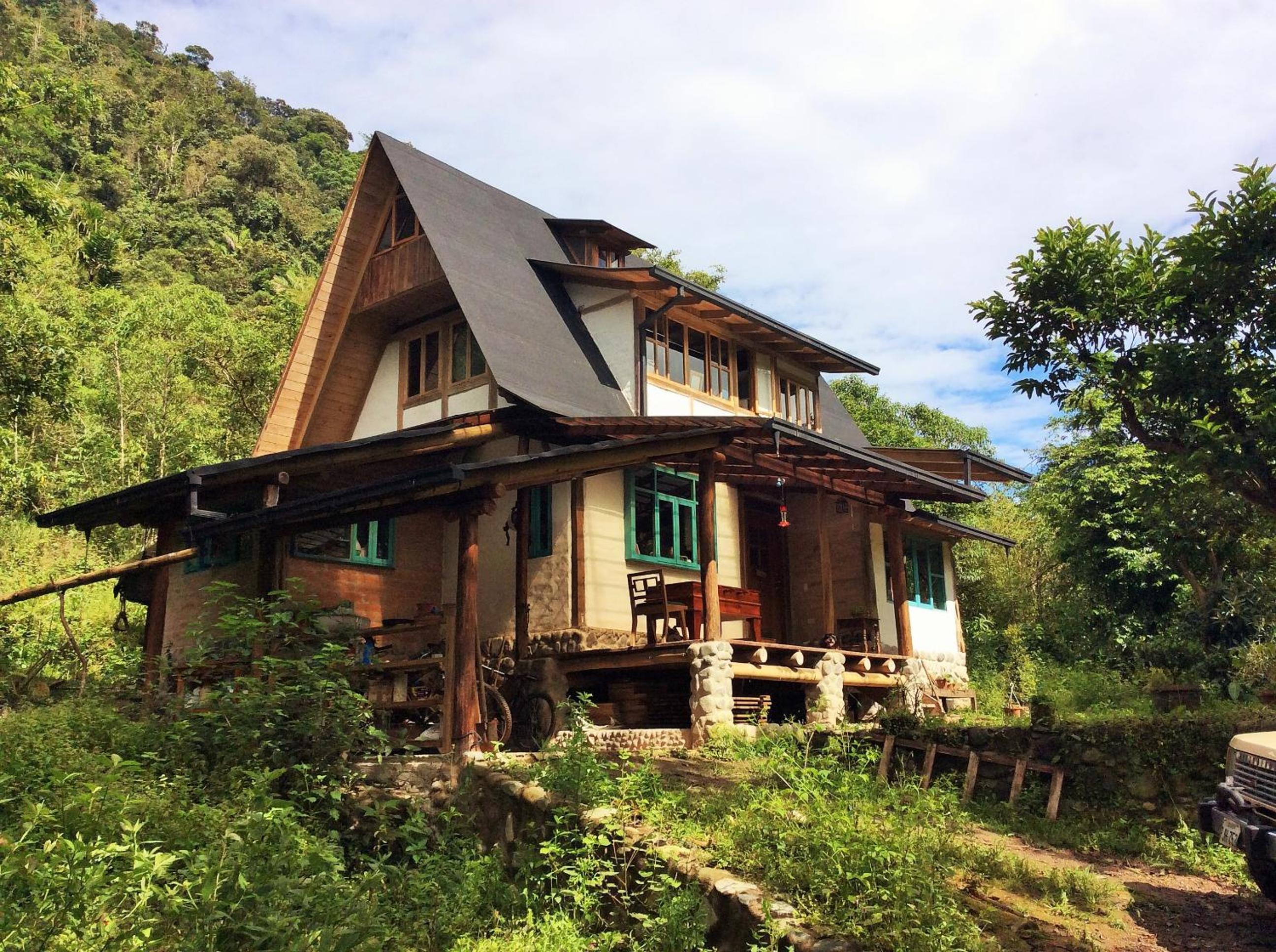 Sacha Urco Lodge -Private Cloud Forest Reserve in Mindo- 4x4 recommended March-April