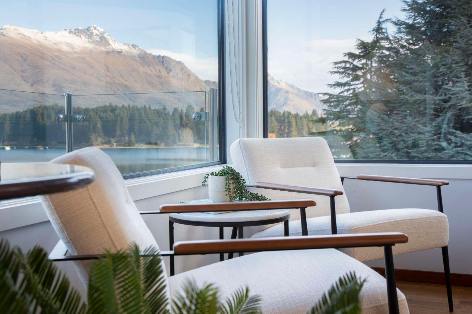 Livin on Lake Time, Waterfront Accommodation view 4