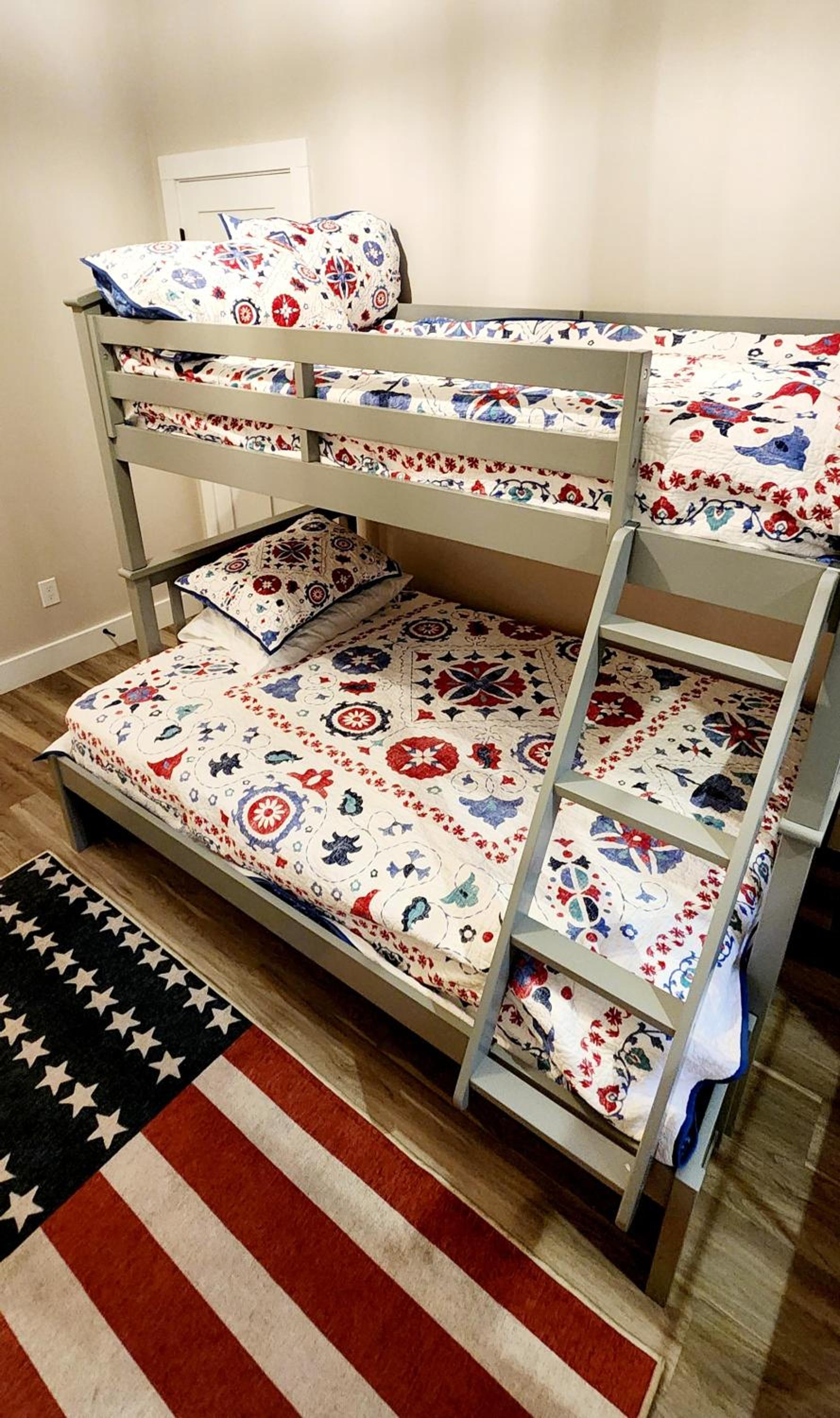 Patriotic Family Creek House, Private River Dock Ark
