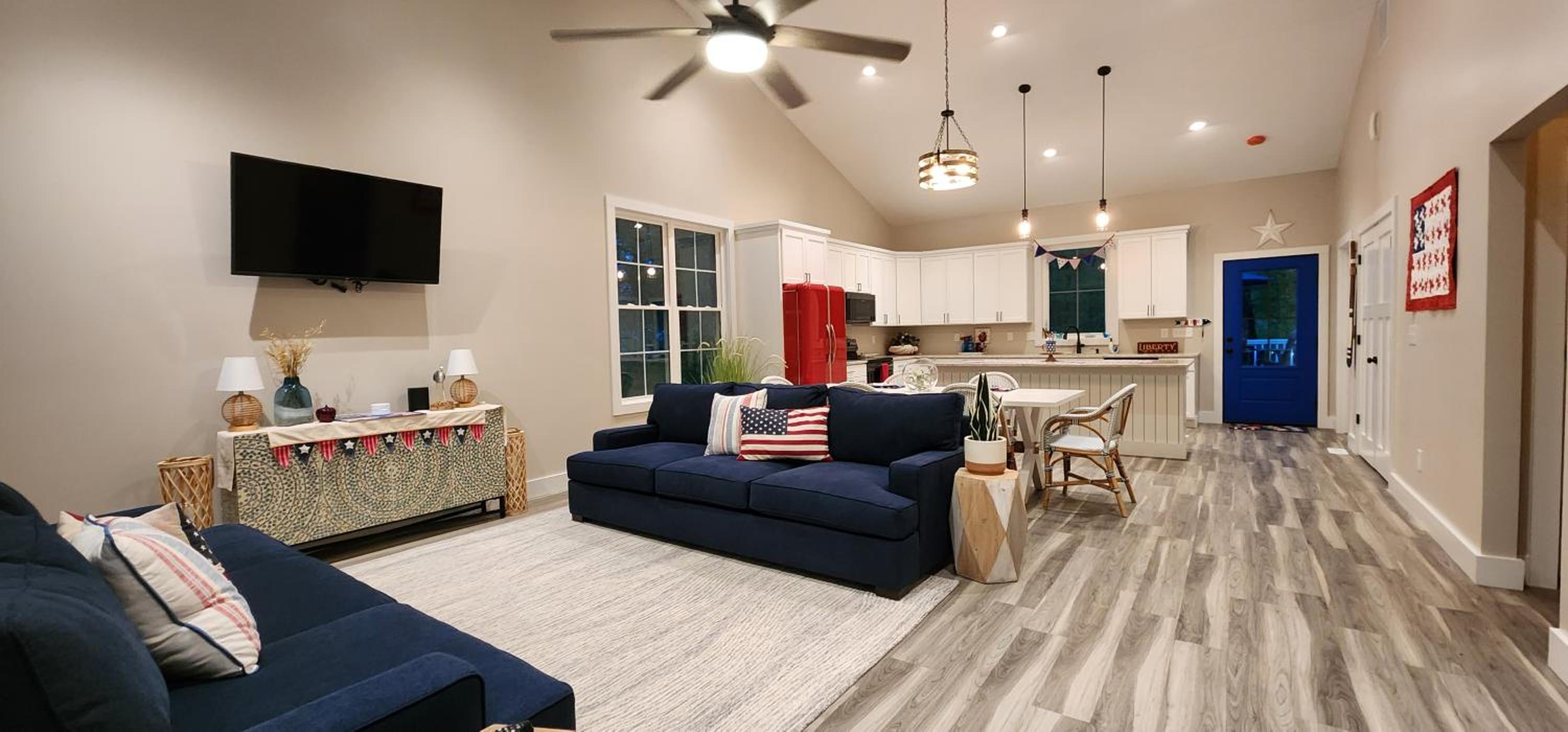 Patriotic Family Creek House, Private River Dock Ark