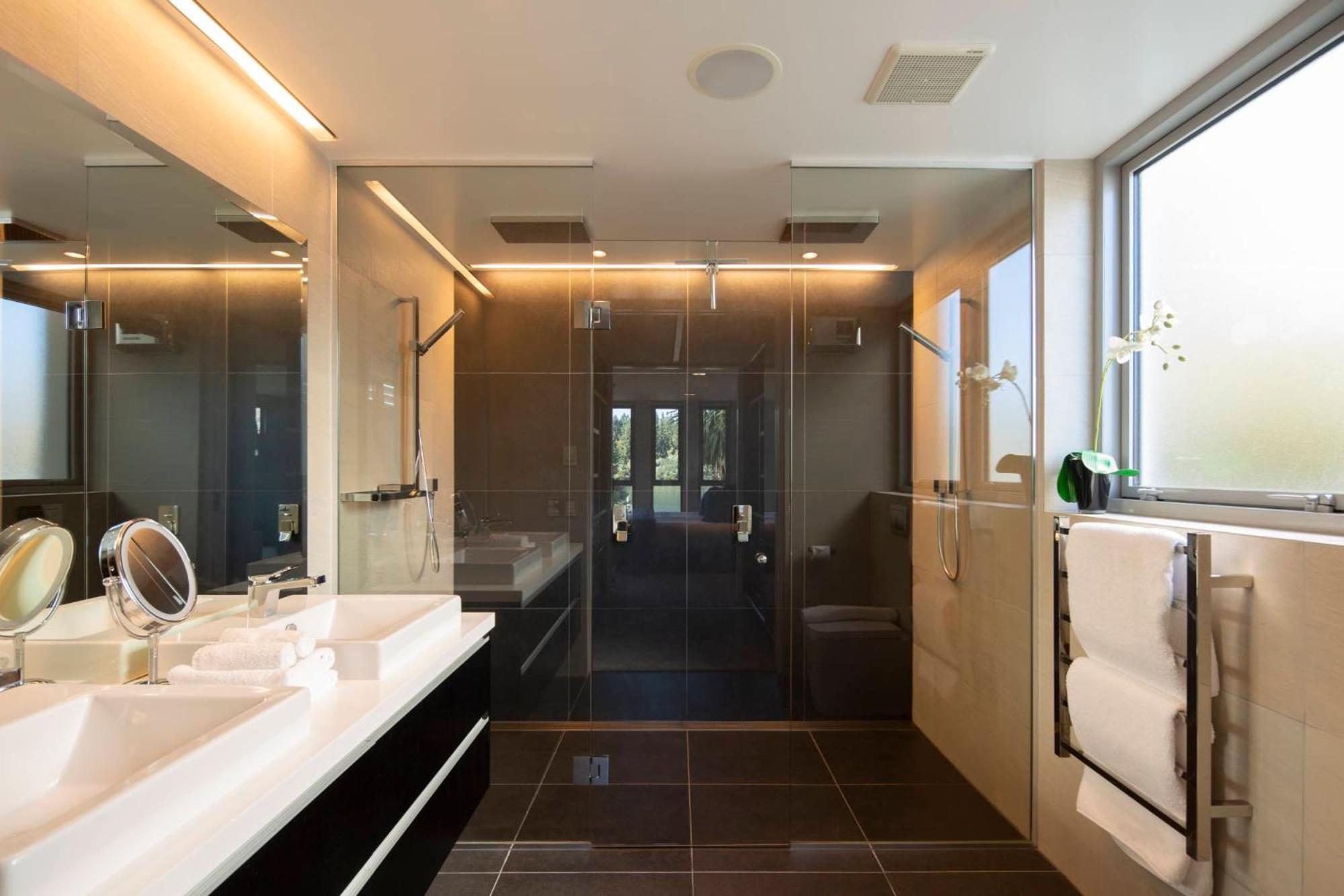 Q1 Luxury Central Apartment view 2