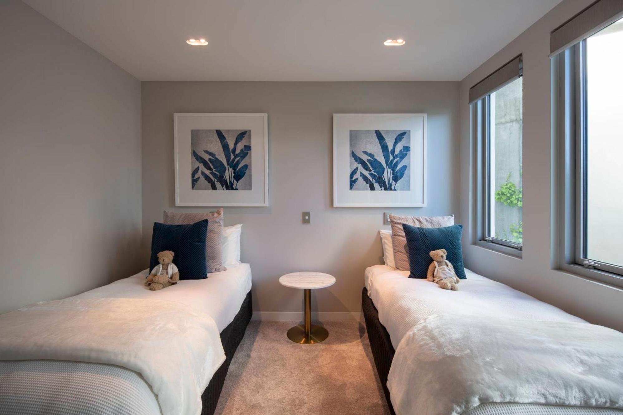 Q1 Luxury Central Apartment view 4