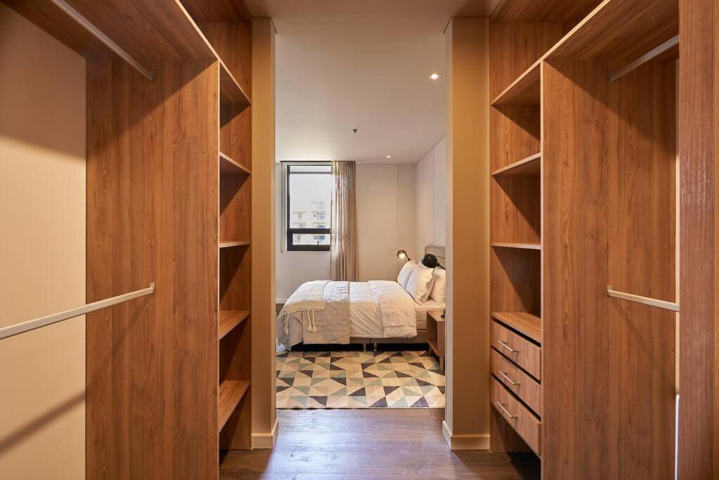 Caluce Apt 5C by Letoh