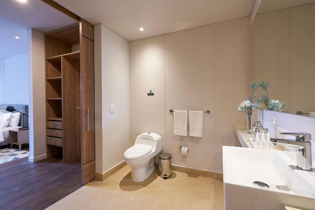 Caluce Apt 5C by Letoh