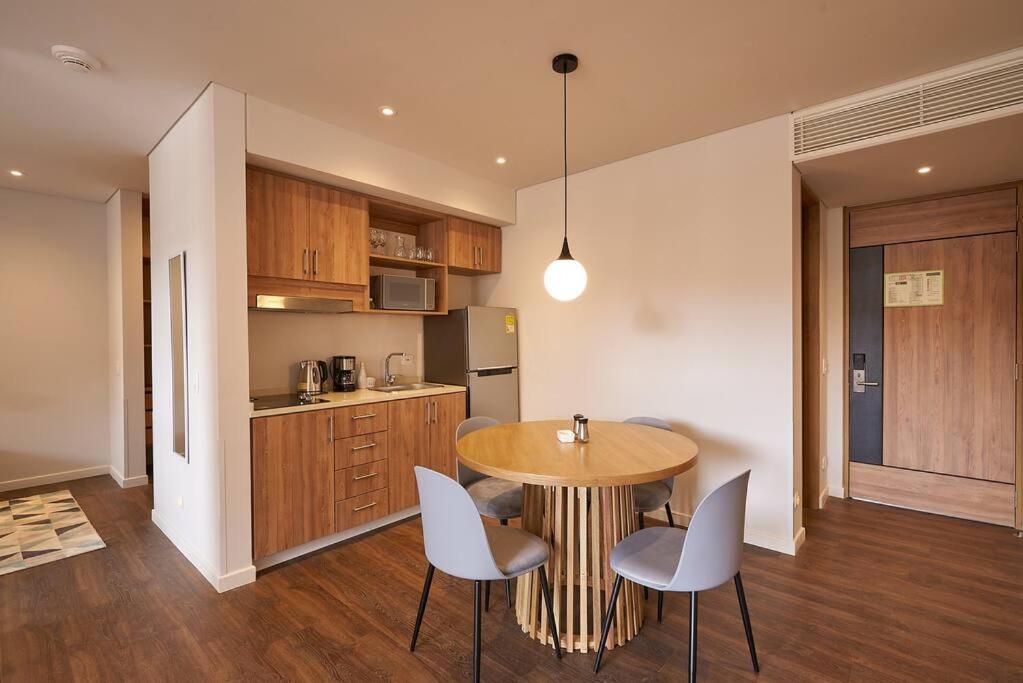 Caluce Apt 5C by Letoh