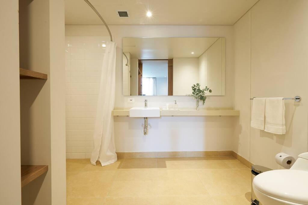 Caluce Apt 5B by Letoh