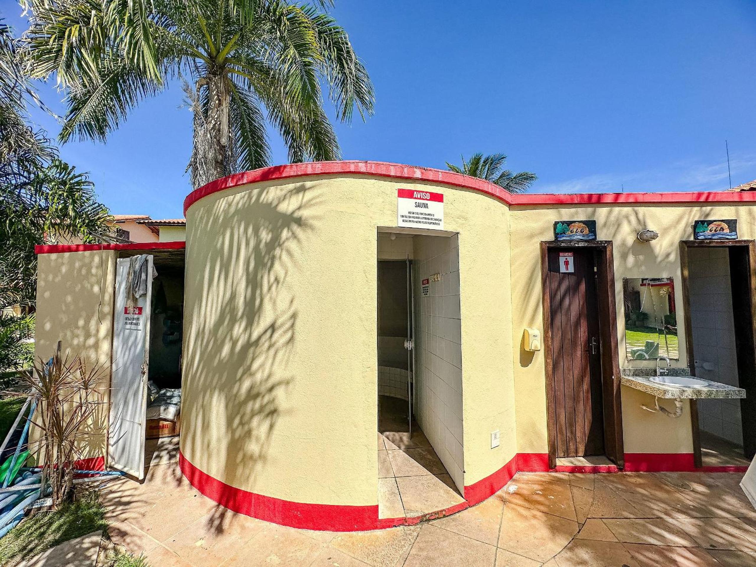 Casas com 2 ou 3 suítes no Residencial Jerusalem 2,frente mar em Coroa Vermelha (BA), condomíonio com piscina, sauna e portaria 24hrs atravessou a rua está