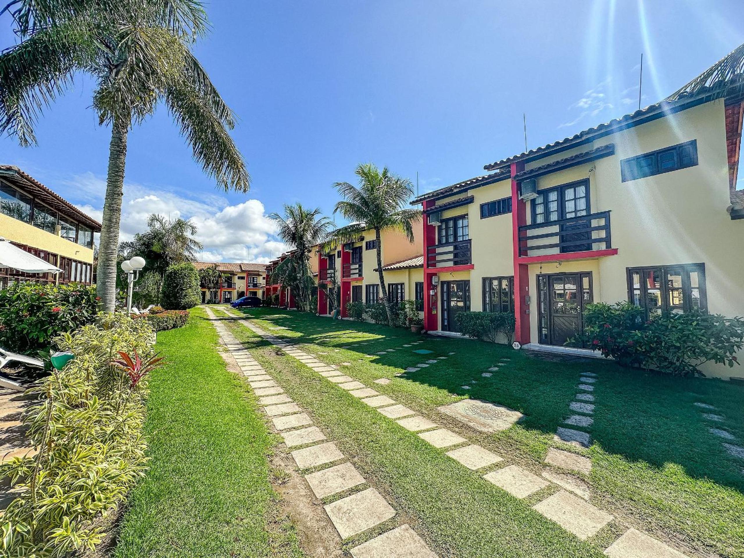 Casas com 2 ou 3 suítes no Residencial Jerusalem 2,frente mar em Coroa Vermelha (BA), condomíonio com piscina, sauna e portaria 24hrs atravessou a rua está