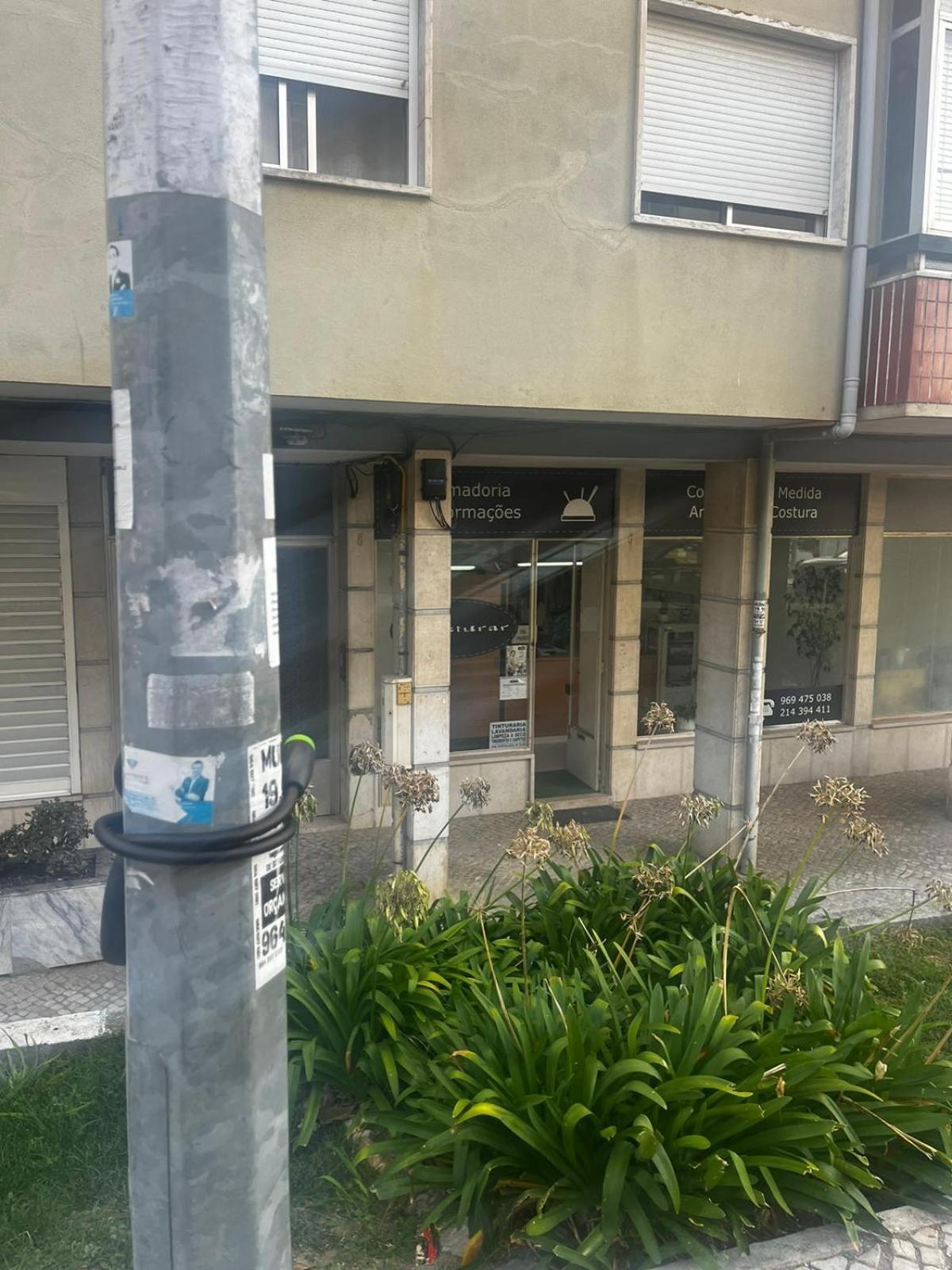 Lovely 3-bedroom condo w/ free parking on premises view 4