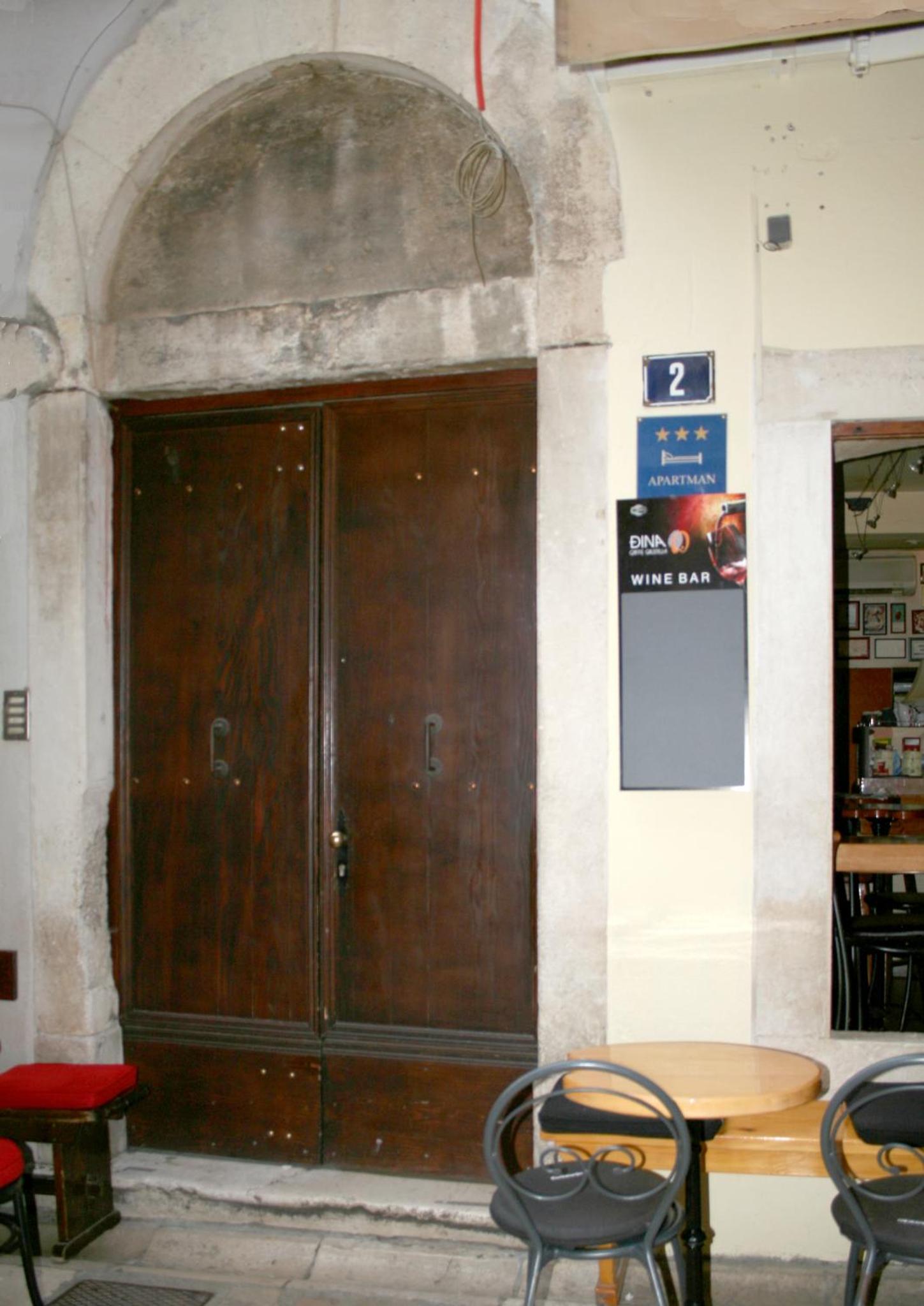 Hotel Accomodation Gina - Image 1