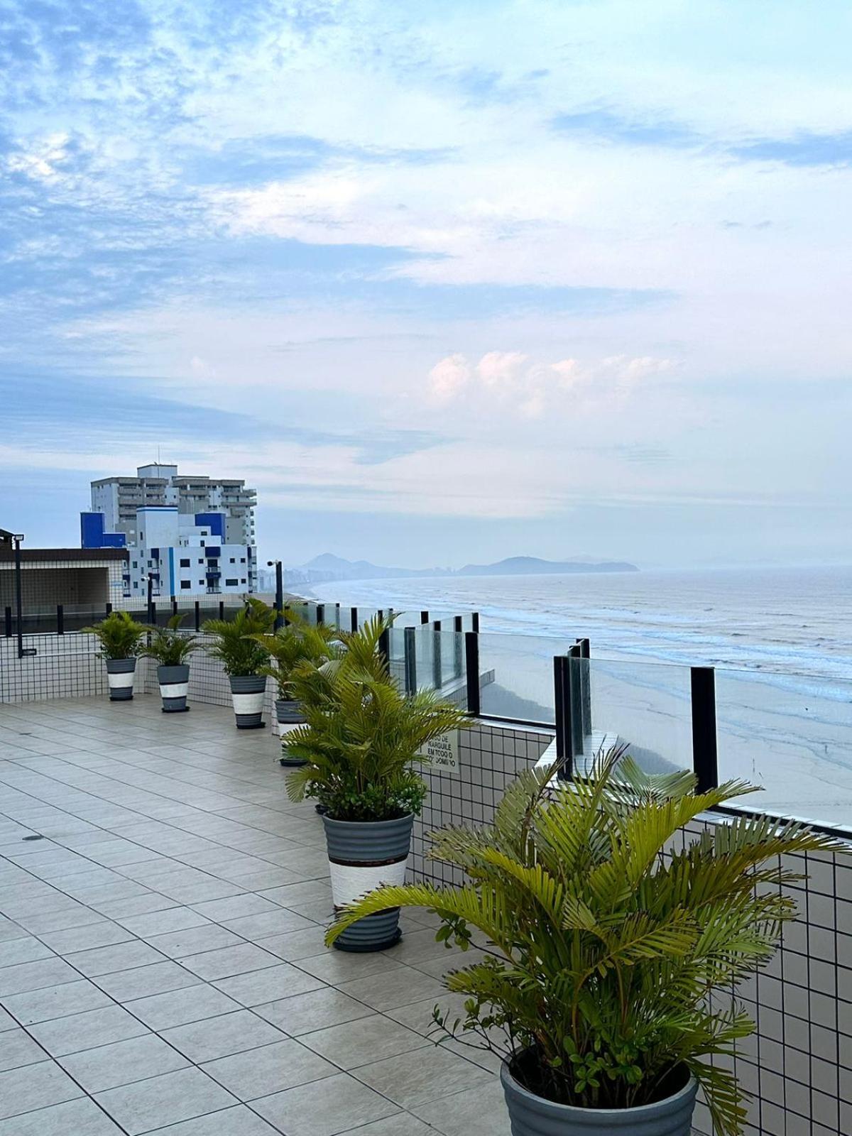 APTO DE FRENTE PARA O MAR - CAIÇARA