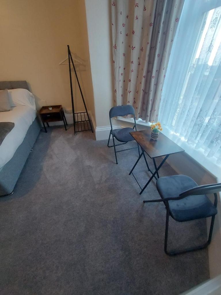 Inn By The Sea, Portsmouth - EN SUITE Rooms with Sea View Possible, parking EV 22kW view 2