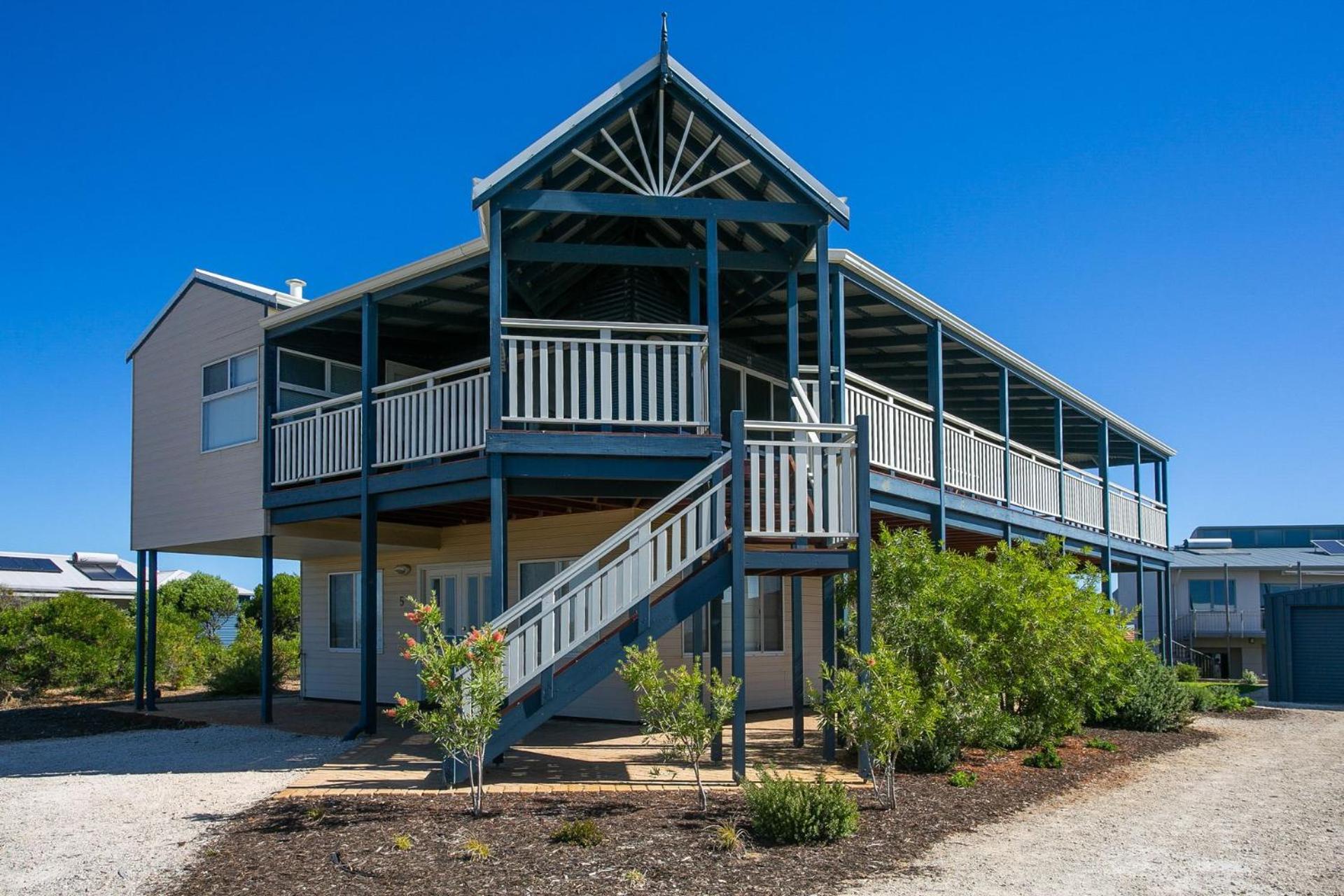 Hotel Peppy By The Sea